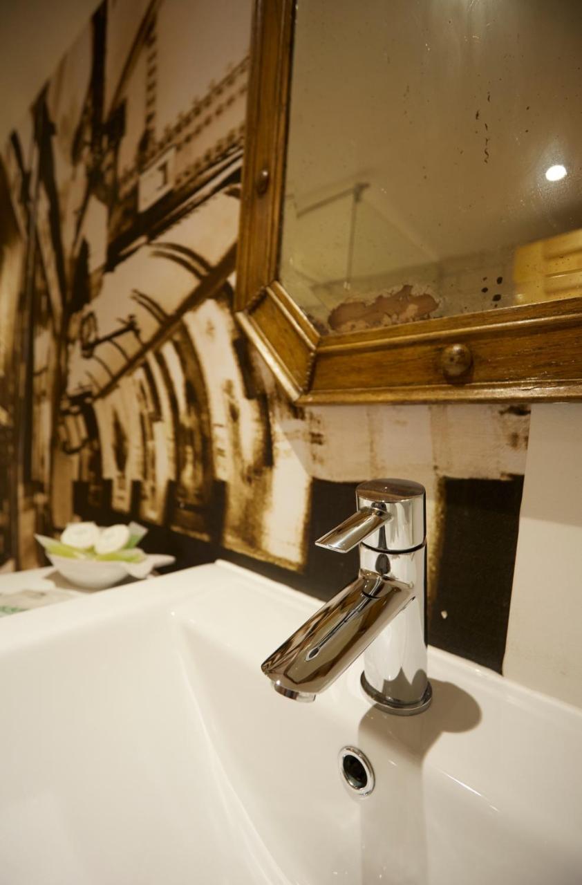 Lower Drayton Farm B&B Stafford Esterno foto